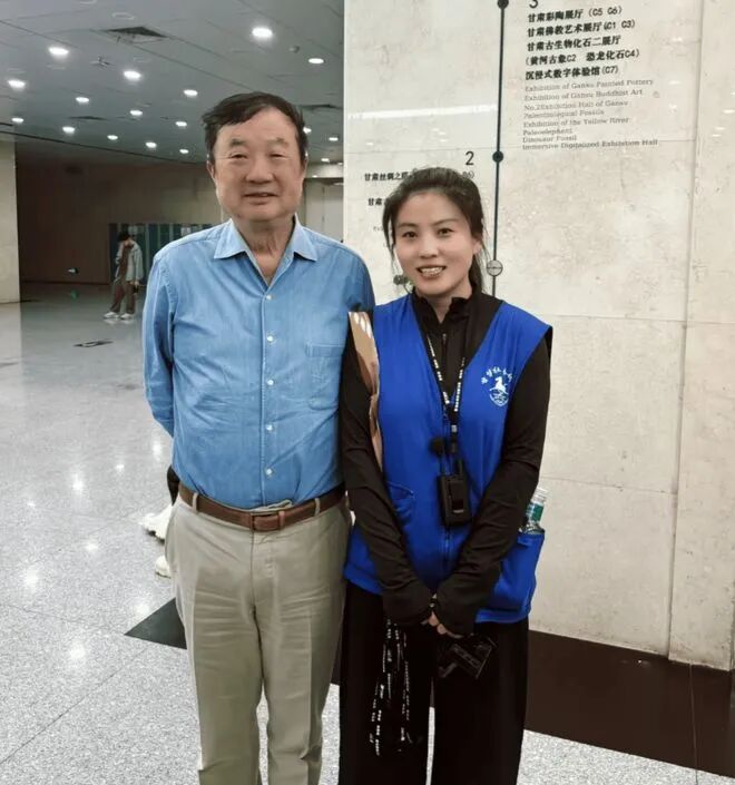 _FORAB's tweet photo. 国庆长假，昨天甘肃博物馆工作人员，偶遇正在游览景区的华为 82 岁创始人任正非。

老哥最近两次线下现身，辟谣了此前 X 上的传言。 https://t.co/ulDSCrIa9w