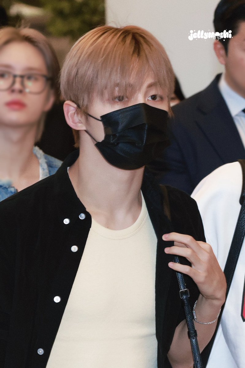 jellymochi_00's tweet photo. 2601005 입국

 #지훈 #JIHOON #한지훈 #투어스 #TWS https://t.co/2ZNOiNgbZ5