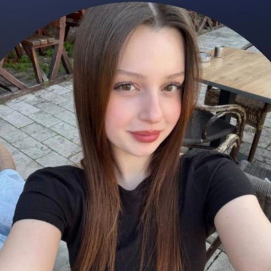 novak0g's tweet photo. Toto je jednoducho desivé… 😔 Osemnásťročnú Gökçe jej 24-ročný priateľ brutálne napadol a podrezal jej hrdlo v zalesnenej oblasti v Burse. Ťažko uveriť, že niečo také sa mohlo stať. 💔

#Gökçe #Bursa #Tragédia https://t.co/BVIlLzYqVr