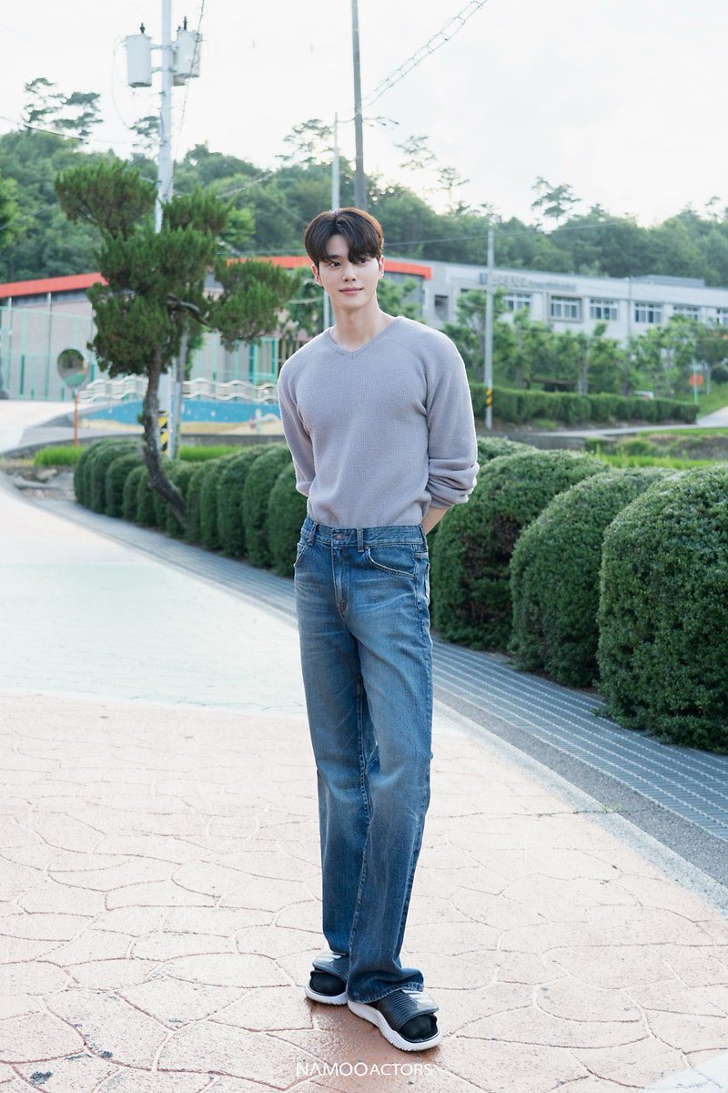 zlgaylz's tweet photo. 얼굴진짜작고
가슴산만하고
어깨내미래보다넓고
골반개좁고
머리끝까지화나도186인남자 https://t.co/IdNDwXFn5F