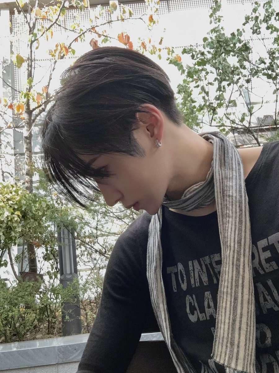 ZJH_27's tweet photo. 261005 #아르노 🍂 https://t.co/2dTY4LuBTq