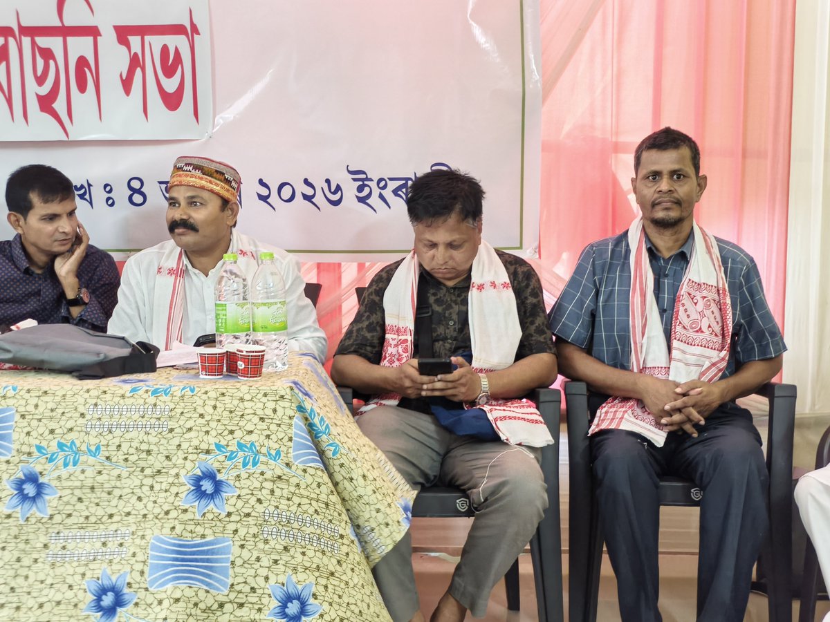 jalilkhanmsc's tweet photo. অসমৰ সাংবাদিকসকলৰ সকলোতকৈ পুৰনি সংগঠন 'সদৌ অসম সাংবাদিক সন্থা'(AAJU)ৰ অধীনস্থ 'বৰপেটা জিলা সাংবাদিক সন্থা'ৰ দ্বি-বাৰ্ষিক অধিবেশন তথা প্ৰতিনিধি আৰু বিষয়ববীয়া বাছনি সভাত যোৱাকালি উপস্থিত আছিলোঁ। সভাত দিয়া সাংবাদিক সন্থাৰ বেগ, কলম আদি গ্ৰহণ কৰি ফুলাম গামোচাৰে সম্বৰ্ধিত হৈছিলোঁ । https://t.co/hfc55EqY2P