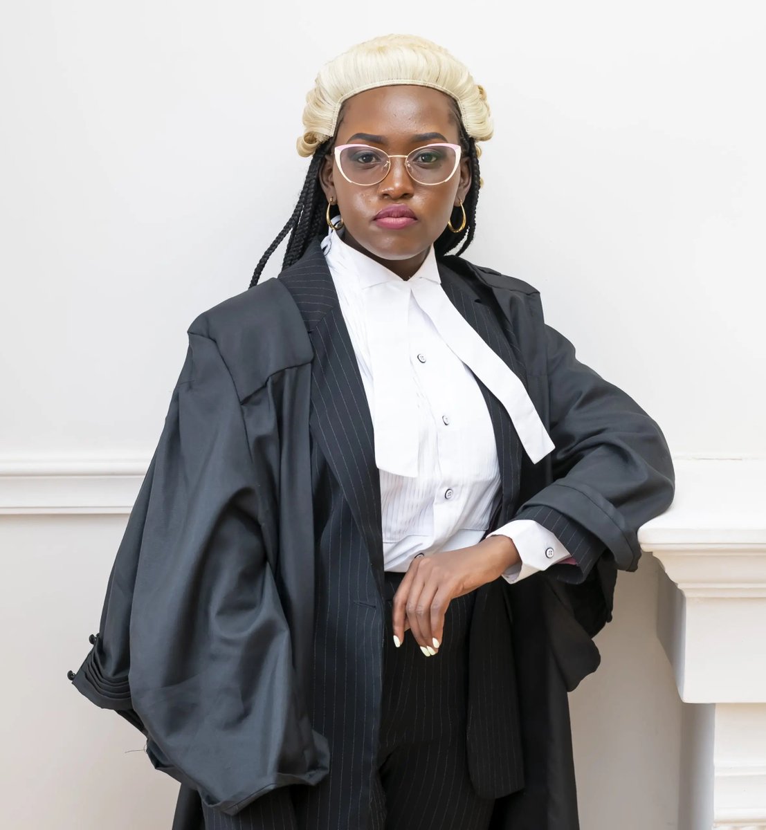 Kidhongo24's tweet photo. Kenyan lawyer                Vs                  South African lawyer https://t.co/uHbwxsniCw