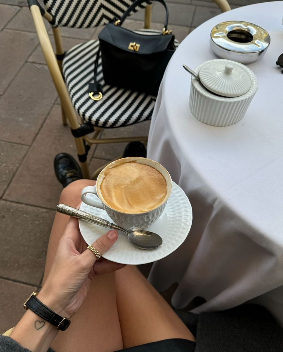 rawai81's tweet photo. It's coffee time โ
#LundiGambettes #Legs #Morning #Motivation #GoodMorning https://t.co/TZFrwnx0y0