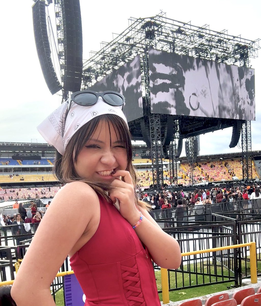 lalebaee's tweet photo. Y ya, vuelvan BTS no los espere 10 años para solo una noche #BTS_WORLDTOUR_ARİRANG_BOGOTA https://t.co/aAPcTi8kQS