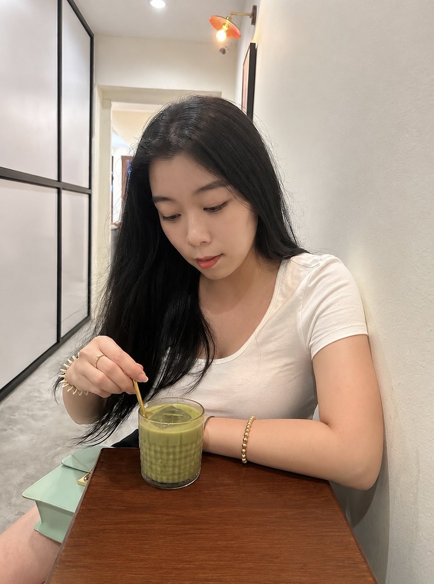 Hew1998's tweet photo. 绿茶婊喝绿茶🍵 https://t.co/gx1OopShSQ