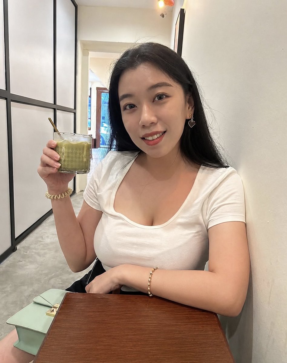 Hew1998's tweet photo. 绿茶婊喝绿茶🍵 https://t.co/gx1OopShSQ