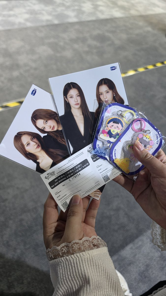 rodcha4's tweet photo. ปล่อยกาชาอันละ 200 ค่ะ การ์ดใบละ 50 คูปองเจมโฟร์ท ใบละ 150รับหน้างานค่า
#GMMTYFANIVAIHappyFamily2026 https://t.co/2xcrU1nIiX