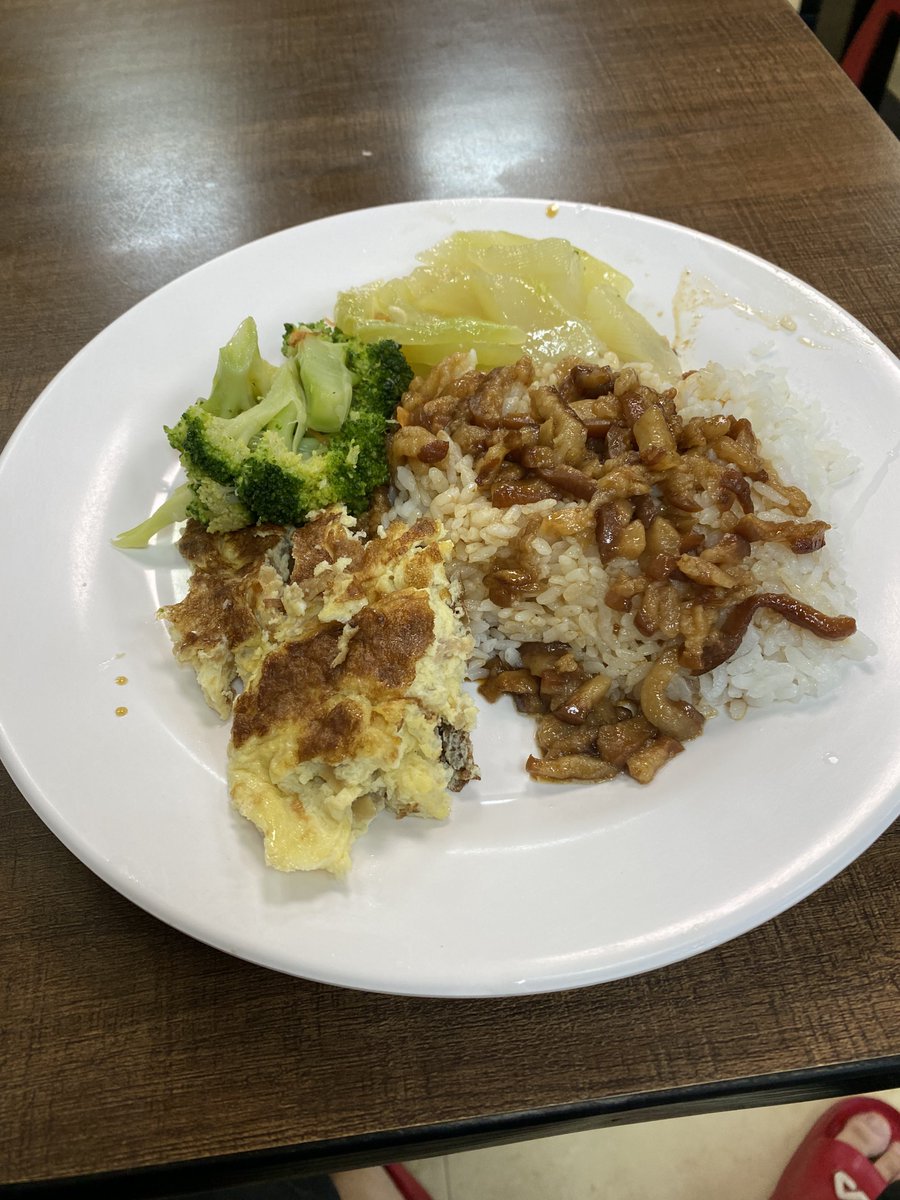 LJL218's tweet photo. 今天的午餐：魯肉飯。$70NTD https://t.co/aQ3a4a3BIL