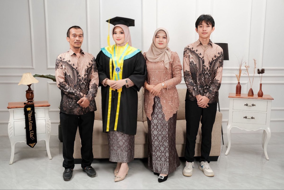 minisreoo's tweet photo. finally kitaa ada foto keluarga ❤️ https://t.co/V7lqGpp1MK