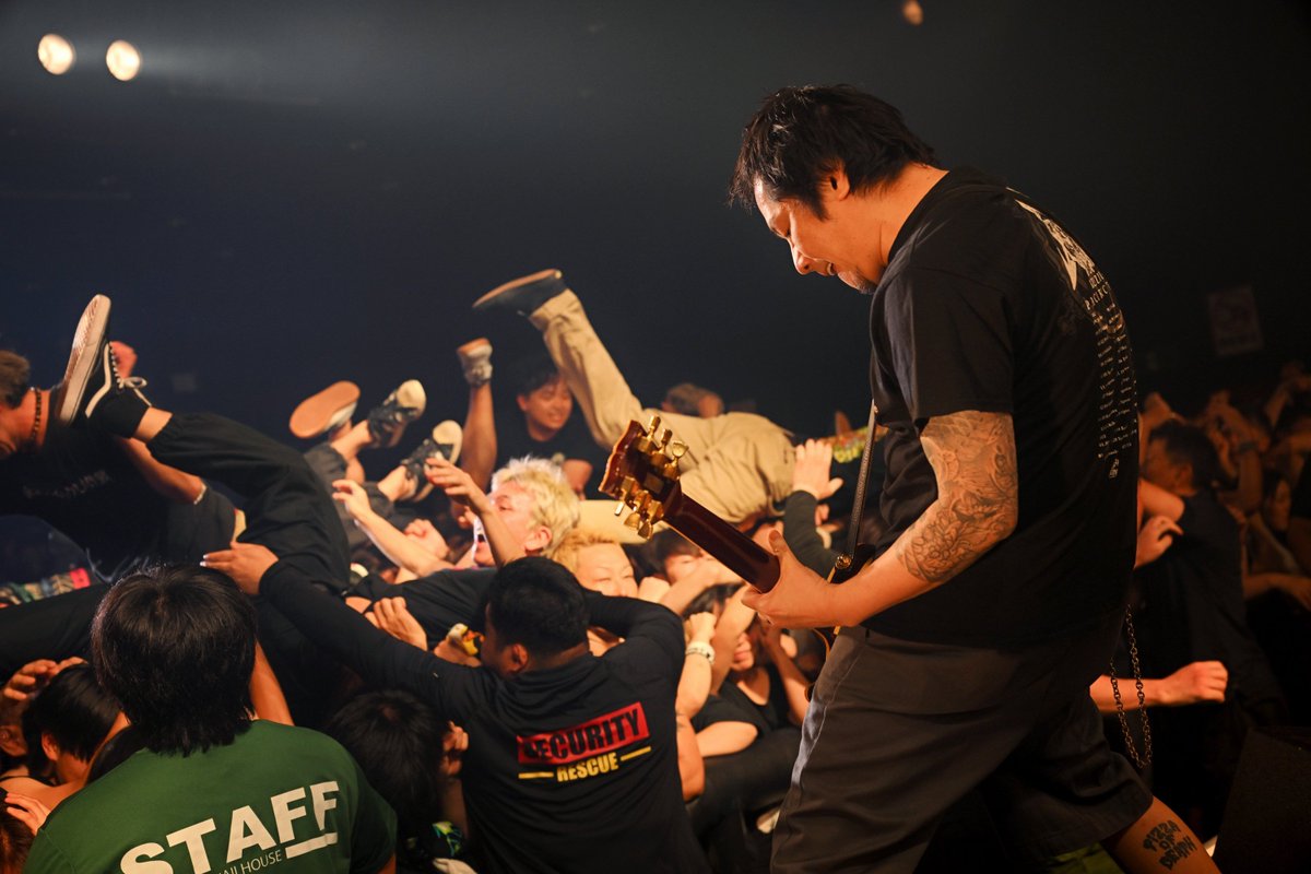 jungray's tweet photo. Ken Yokoyama  w/ KUZIRA
The Rags To Riches Tour VII
@名古屋DIAMOND HALL
Photo by Yasumasa Handa @H_and_A
#KenYokoyama #KUZIRA https://t.co/kgmhU56RaK
