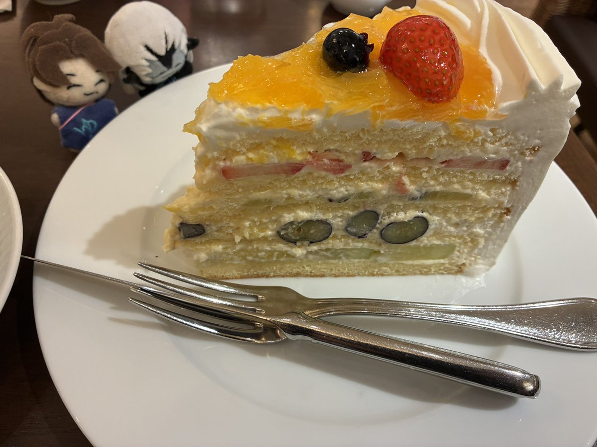 KBT1010's tweet photo. 久しぶりにハーブスへ。ここのでっかいケーキのメロンはしっかり甘くて大好き(●´ω｀●)美味しいコーヒーもおかわりできるし(●´ω｀●) https://t.co/JvDxqqaGNO