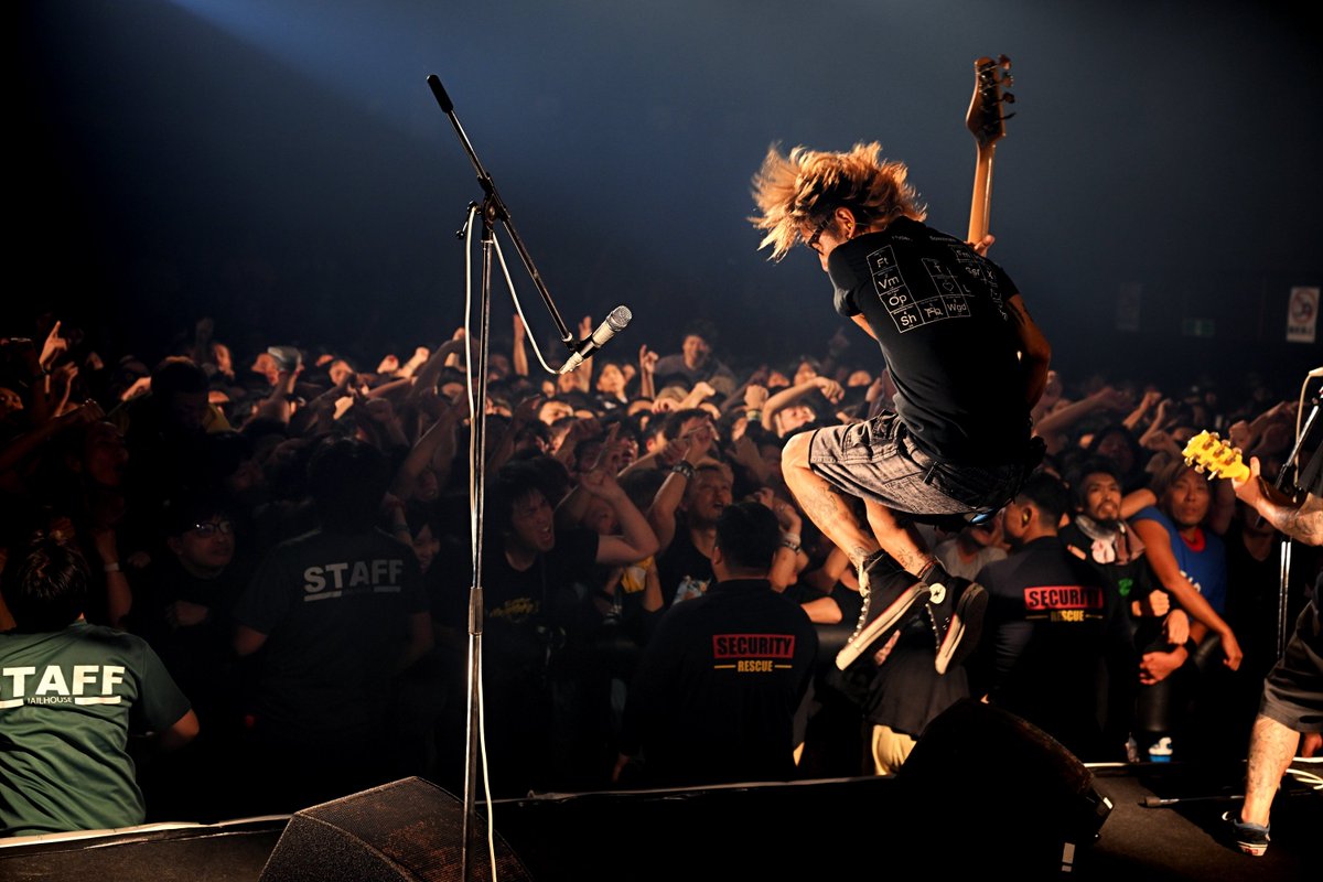 jungray's tweet photo. Ken Yokoyama  w/ KUZIRA
The Rags To Riches Tour VII
@名古屋DIAMOND HALL
Photo by Yasumasa Handa @H_and_A
#KenYokoyama #KUZIRA https://t.co/kgmhU56RaK
