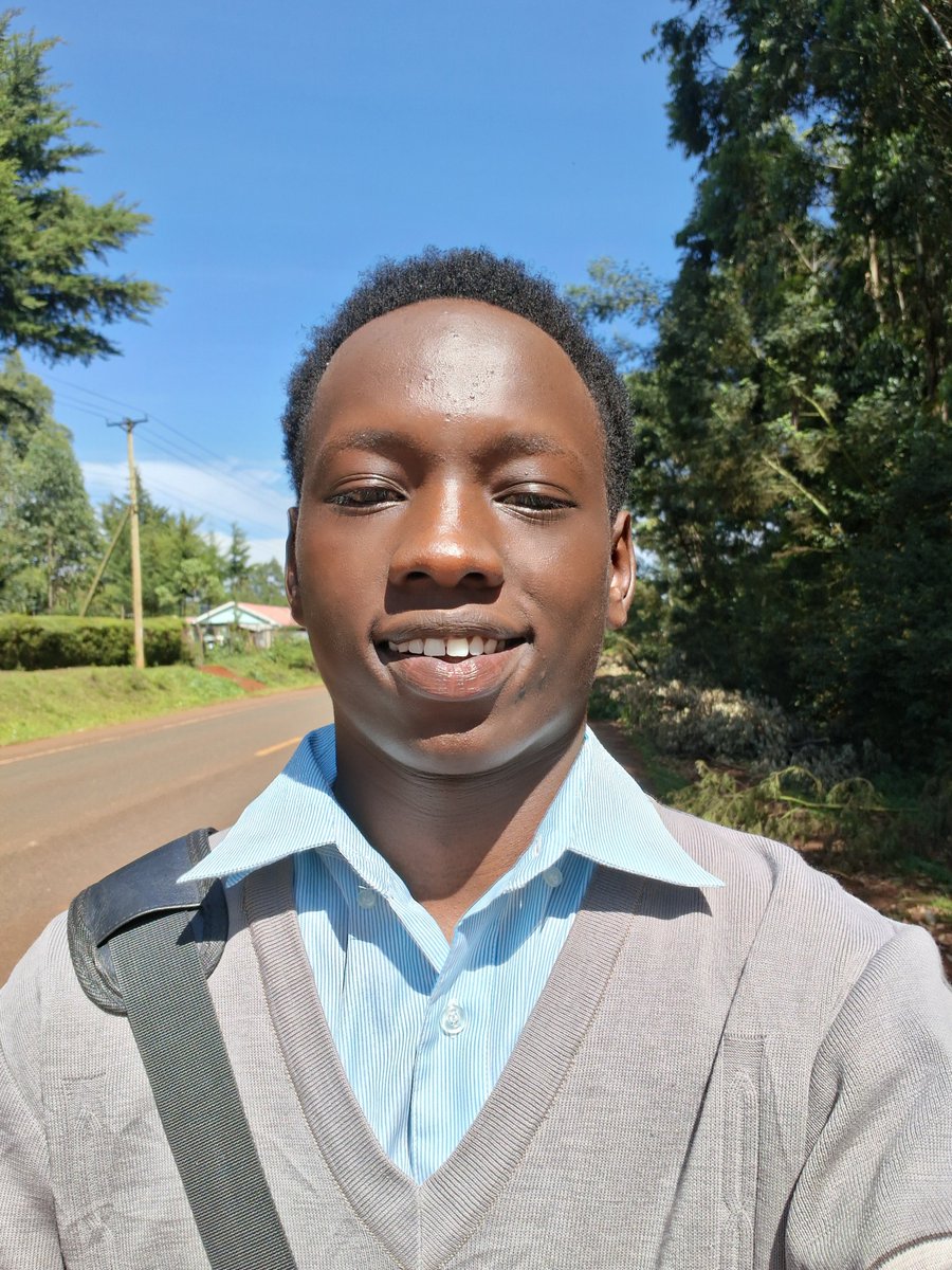 Entr_dawood's tweet photo. S. African GenZ.     Vs      Kenyan GenZ https://t.co/62RxWYLkrU