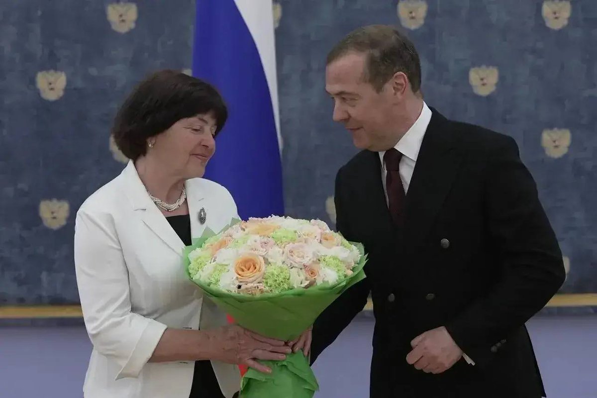 mog_russEN's tweet photo. Dmitry Medvedev extended his congratulations to teachers and his former homeroom teacher, Nina Yeryukhina:

 You prepare the new generation not just for exams, but for life's greatest challenges. 

You teach them kindness and justice, build their moral foundation, and inspire them to be true patriots working for the nation's good