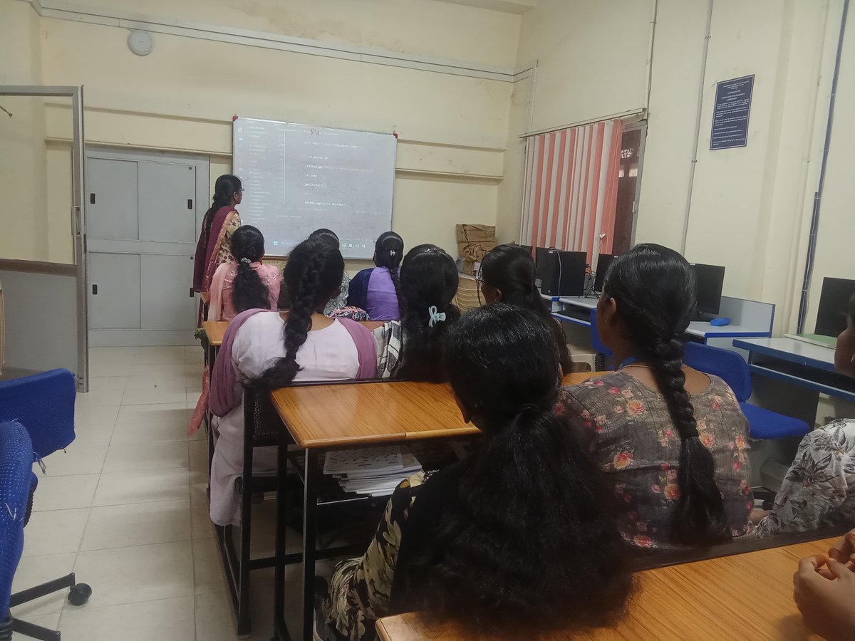 Avinashi641043's tweet photo. Full Stack Web Development Workshop!
I & II https://t.co/oye3SSaFca. IT students gained hands-on experience in front-end, back-end, databases and web application development through a three-day workshop.
Learn. Code. Build. Innovate.
#FullStackWebDevelopment #Avinashilingam https://t.co/Pz1sTMrVov