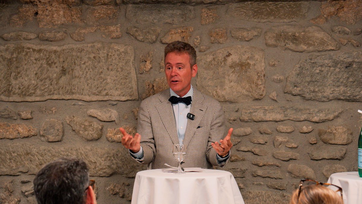 SommMarkus's tweet photo. Ein paar Bilder zur 1500. Folge Bern einfach. Kommentiere BERN um die ganze Folge zu schauen
#Bern #Berneinfach #Markussomm #Dominikfeusi #Nebelspalter https://t.co/ze0LZdMFAj