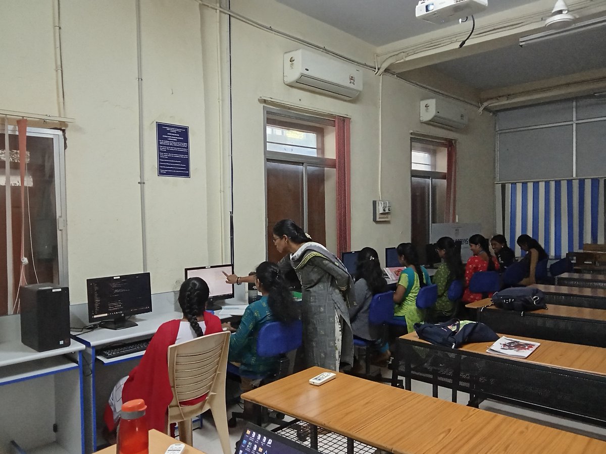 Avinashi641043's tweet photo. Full Stack Web Development Workshop!
I & II https://t.co/oye3SSaFca. IT students gained hands-on experience in front-end, back-end, databases and web application development through a three-day workshop.
Learn. Code. Build. Innovate.
#FullStackWebDevelopment #Avinashilingam https://t.co/Pz1sTMrVov