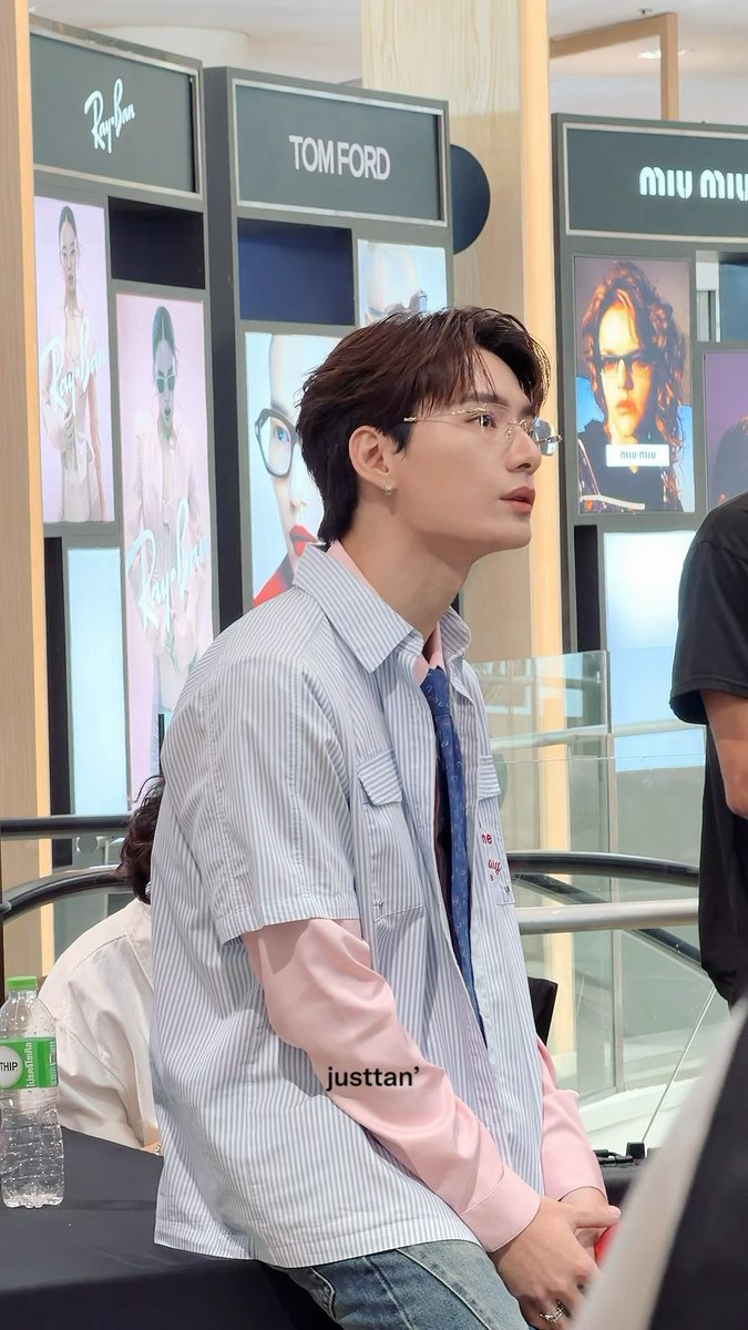 justtan_s's tweet photo. เป็นคนใส่สีแบบนี้ขึ้นมาก น่ารักจัดๆTTTTT https://t.co/Bfb0PB8NRx