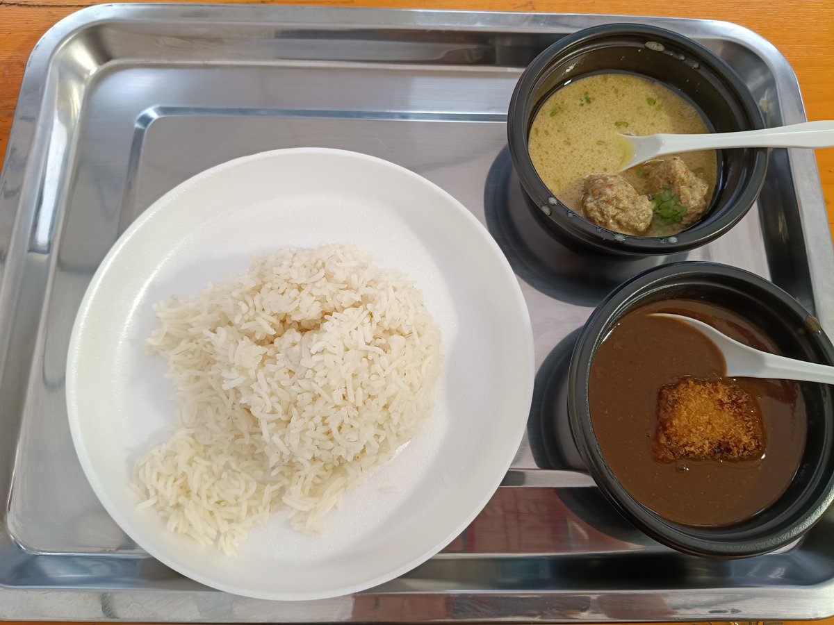 kyoko_ddt's tweet photo. カレーを召す https://t.co/DaN28C4jRU