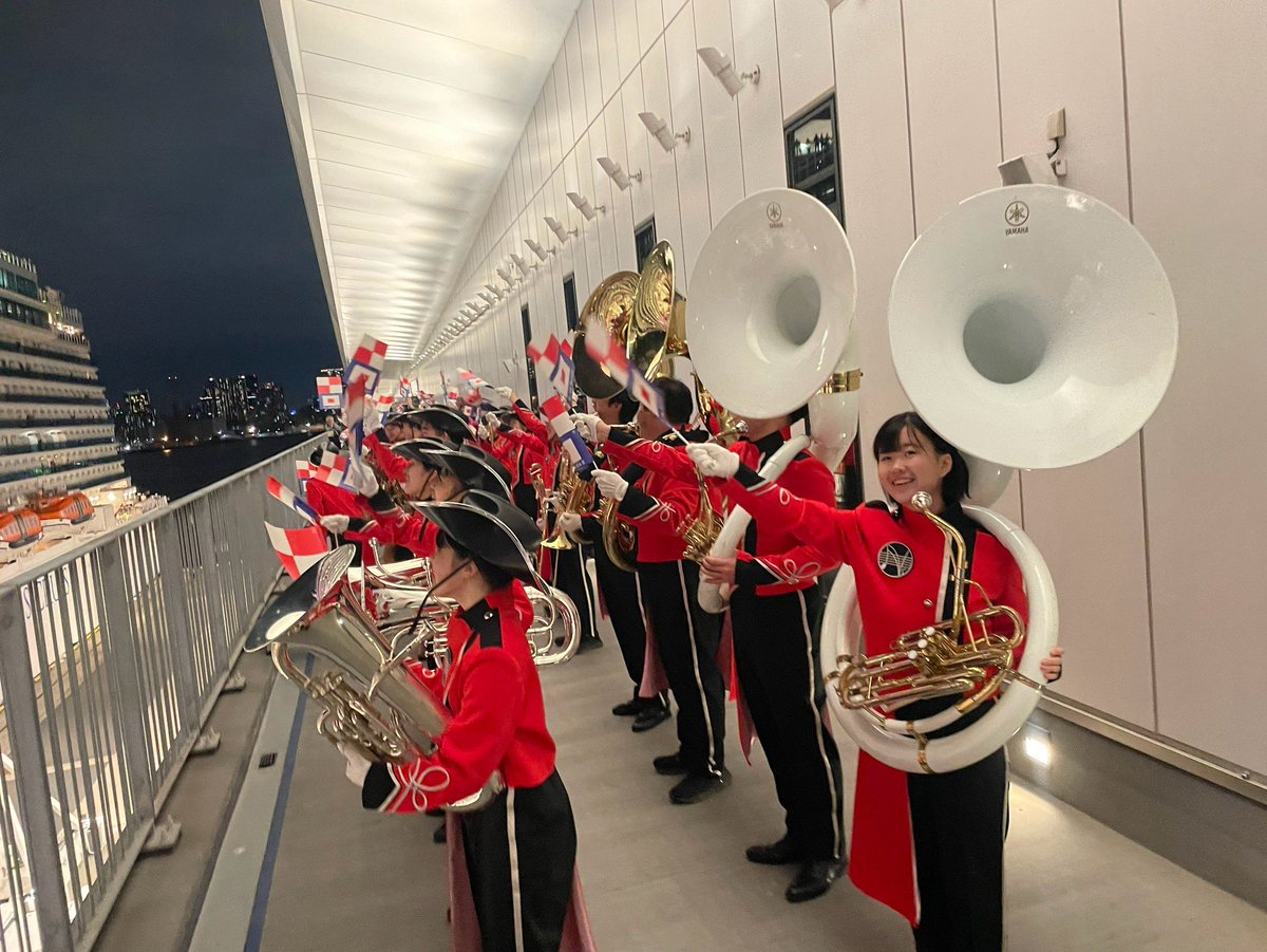 nichidai_suiken's tweet photo. 【出港歓送演奏】
客船「ROYAL PRINCESS」の出港歓送演奏を行いました!
旅立ちの瞬間に音楽を届けることができ、とても貴重な経験になりました🎶
素敵な旅になりますように🛳️
#princesscruises #royalprincess #日本大学 #日本大学吹奏楽研究会 #吹奏楽 https://t.co/LwCqP9ntrt