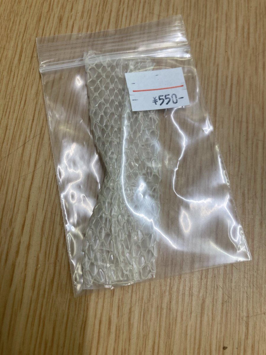 dexinasu's tweet photo. 【金運上昇⤴️】
コーンスネイクアルビノ
蛇の皮販売中です。
お財布、鞄、金庫に忍ばせてください。
きっと良いことあります。
よろしくお願いします🎵 https://t.co/WRaoYAExWc