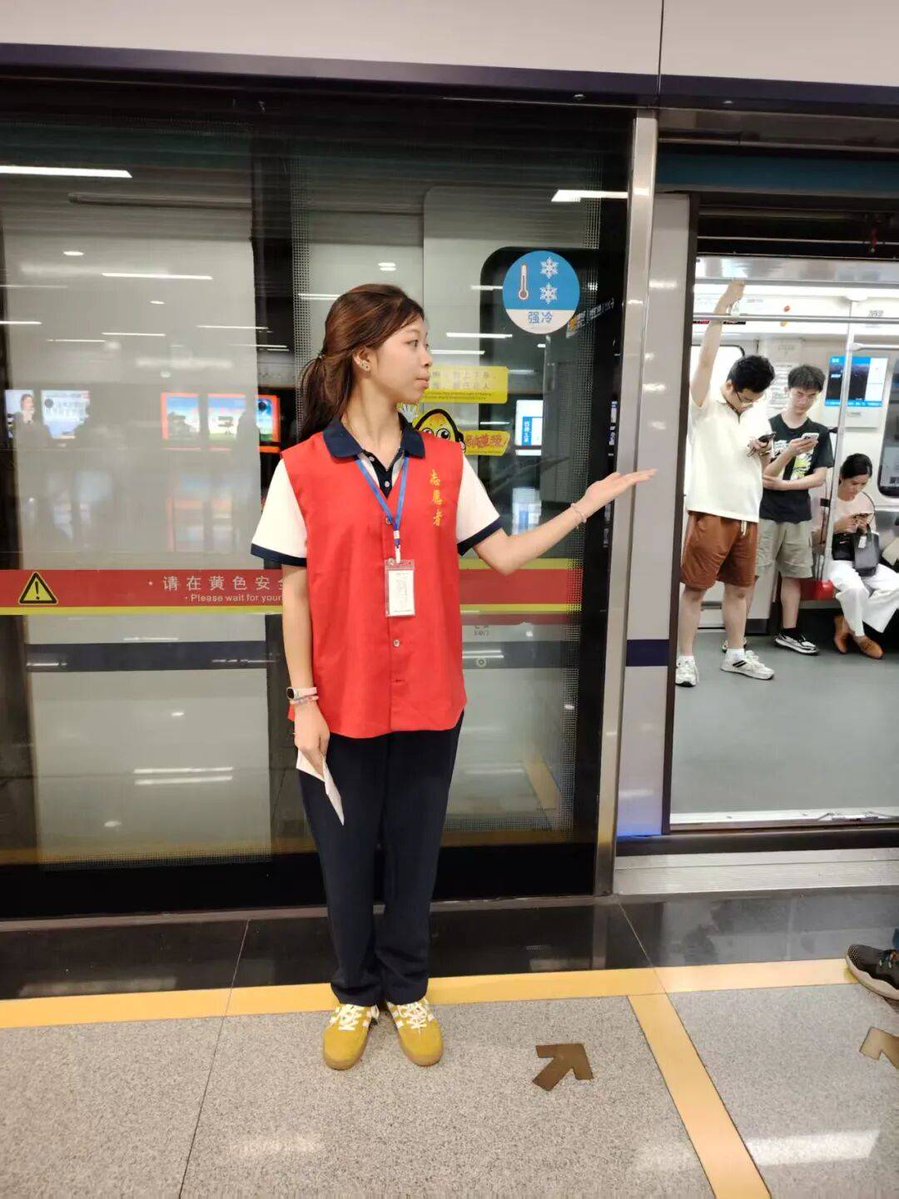 JohnYoungyugg's tweet photo. Check out the professional services at the new 聘值角 station! Great support for commuters here! https://t.co/clf8Dm5RwA