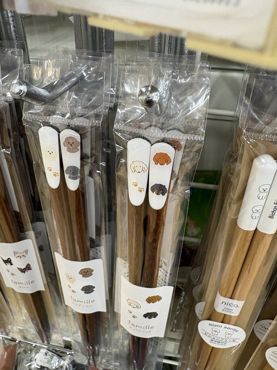 EoEYJdRg85aOGqH's tweet photo. カインズに可愛いお箸売ってたよ🥢
ダックス以外にも色んな犬ちゃんのあった😀 https://t.co/UlEv3Gh4fL