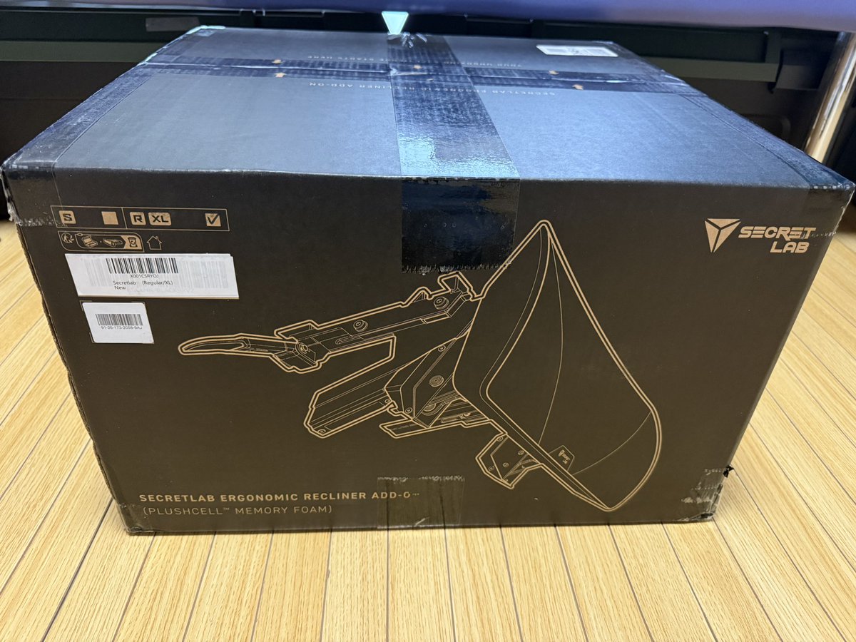 sakuya_v46's tweet photo. 無事に転職決まった！
転職祝いに前から欲しかったSecret Labのデスクと周辺部品購入！
天板はまだ届いてないし、引越し先で組み立てるから箱のまま保管になっちゃうけど使うの楽しみ！ https://t.co/ELtdLEprP9