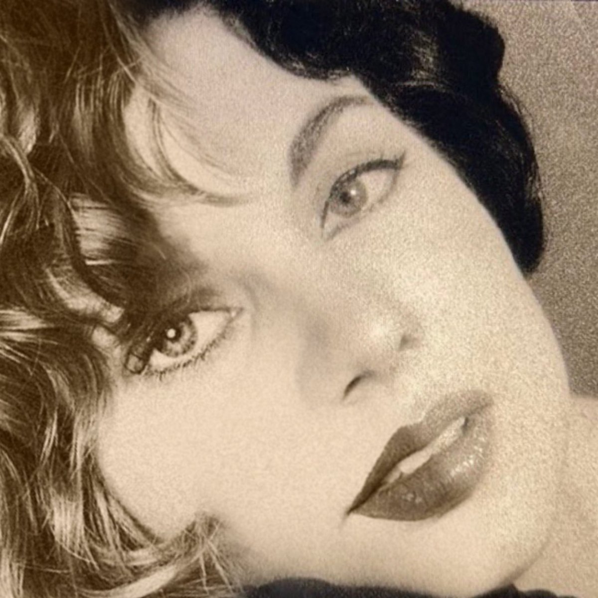 aetherisity's tweet photo. happy birthday to taylor’s twin https://t.co/ERk4748iN2
