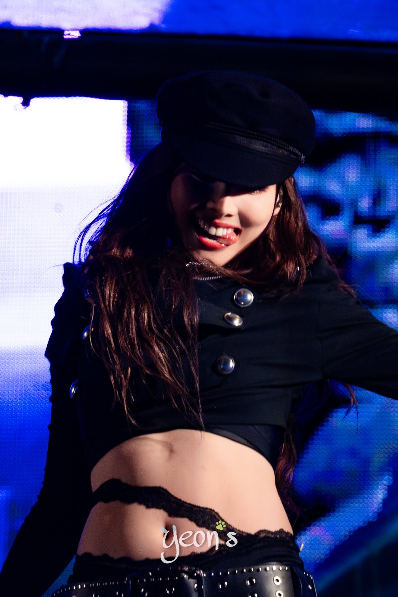 NAration0922's tweet photo. 261004 나연 EDC

#NAYEON #TWICE #나연 #ナヨン #EDC https://t.co/tIS7sTjqAJ