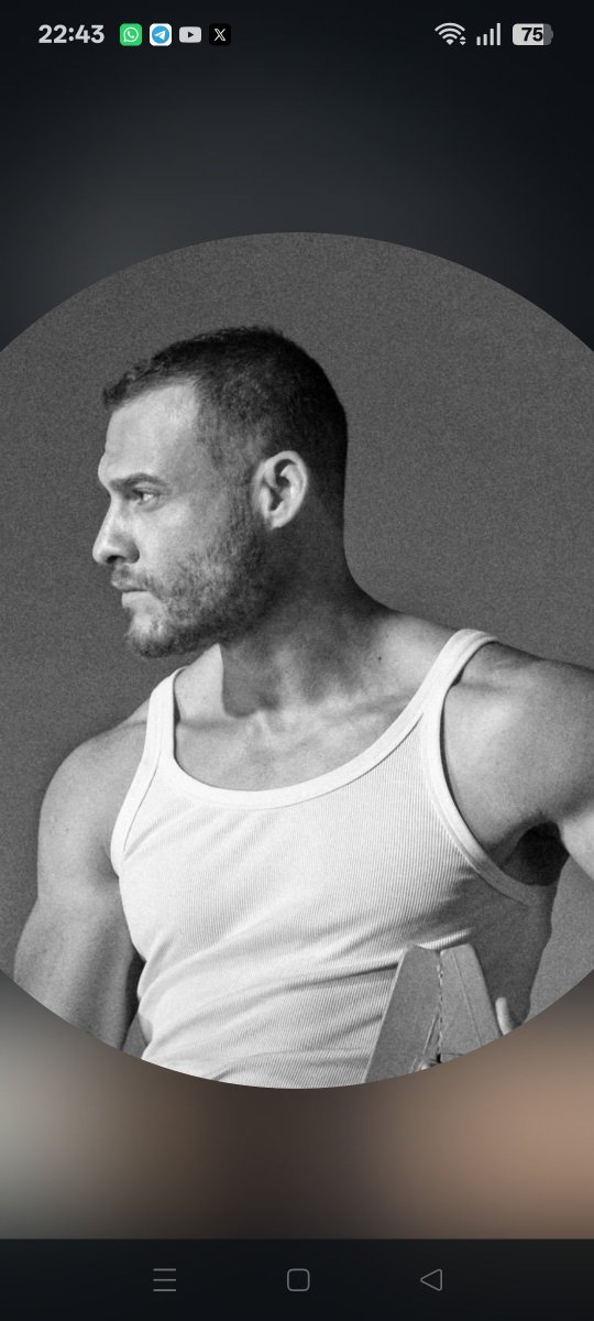 simeoli_giusy's tweet photo. Buongiorno Family Thb 🤍 e buon inizio settimana🫵🏻🫂
Rimetto la foto del profilo di kerem su IG....

E da mozzafiato!🔥🔥🔥

E cambiato un'era e ne viene un'altra... kerem 
questo è adesso :
Carismatico 
Sensuale
Bello
Empatico
Solare
Kero hai tutto 🫠🔥❤️
#KeremBürsin https://t.co/NccnZDA60M