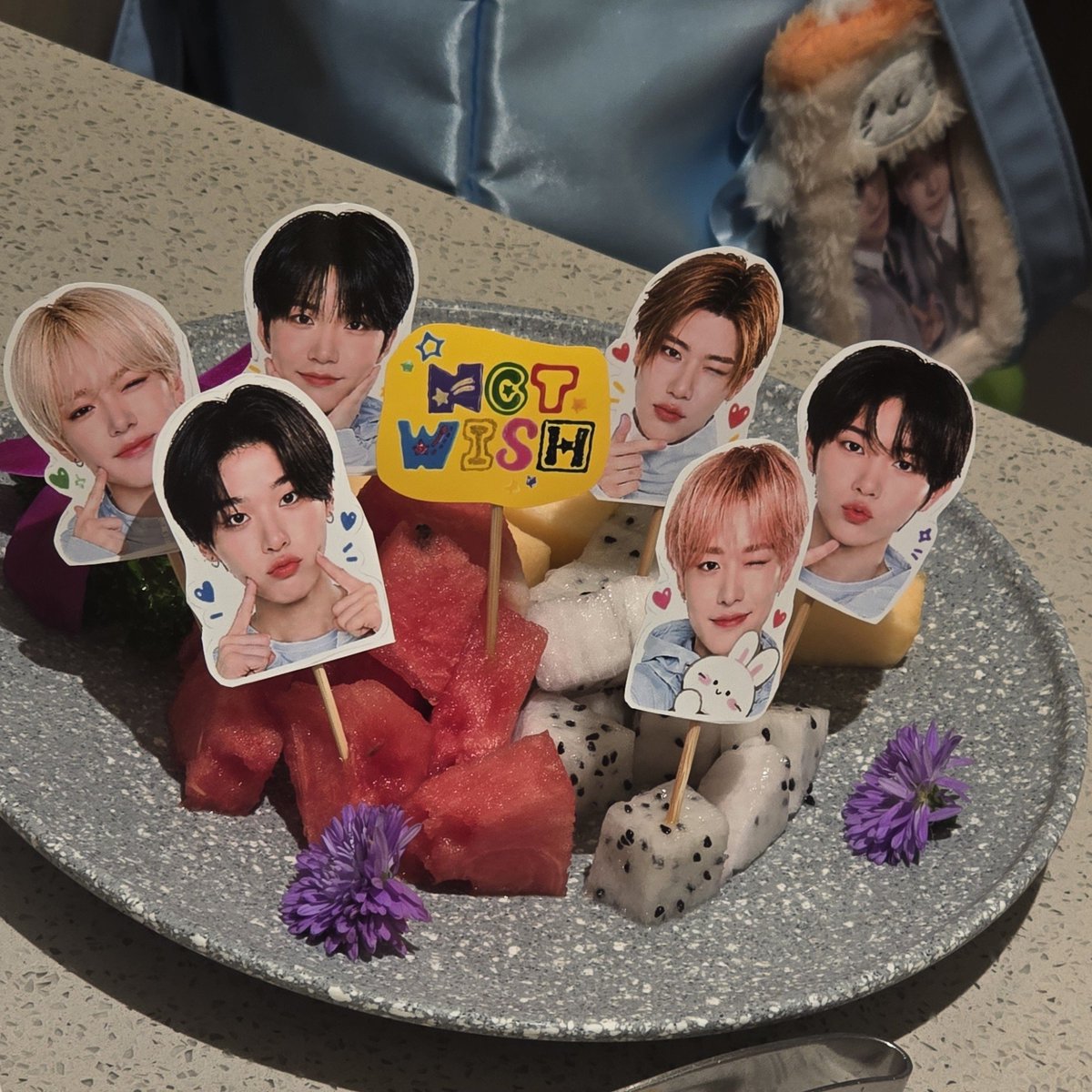 pancake_pk's tweet photo. พนักงาน Haidilao สาขาเซนทรัลเวิลน่ารักมาก ทำมาให้ด้วย🥹🤲🏻 https://t.co/SsAVBoNEe9