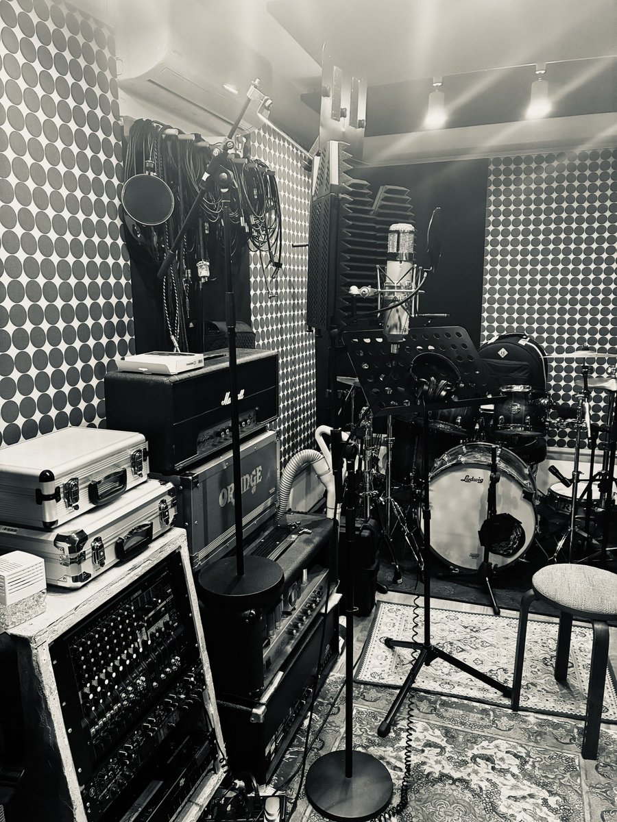 u_official0120's tweet photo. 本日、歌録り３日目。
一曲録り終えたけど、朝ごはんをお腹いっぱい食べちゃって、声が満腹の声してる。ココ素人ポイント☑️ https://t.co/HYQmb7JsR7