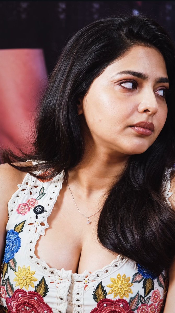 Slavifqqb's tweet photo. Aishwarya Lekshmi  #Aishwarya 
#Aishwaryalekshmi #actreess #mallu #Aishwariya https://t.co/qu8mUd0tcI