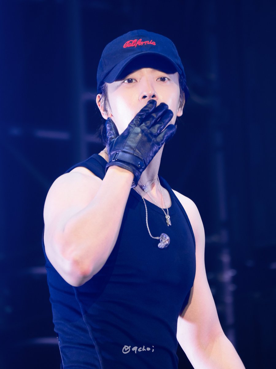 9choi_elf's tweet photo. 𝟚𝟘𝟚𝟞𝟙𝟘𝟘𝟜 𝟚𝟘𝟚𝟞 𝕂-ℙ𝕆ℙ ℙℝ𝕀𝕄𝔼

Hot boyyyyy✨

#DONGHAE #동해 #이동해 #東海
#SUPERJUNIOR #슈퍼주니어 
#SUPERJUNIORDNE 
@donghae861015 ♡ https://t.co/9NdFIBmIPb