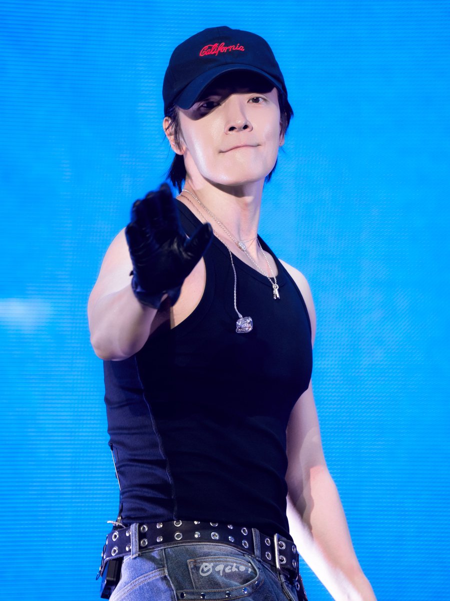9choi_elf's tweet photo. 𝟚𝟘𝟚𝟞𝟙𝟘𝟘𝟜 𝟚𝟘𝟚𝟞 𝕂-ℙ𝕆ℙ ℙℝ𝕀𝕄𝔼

Hot boyyyyy✨

#DONGHAE #동해 #이동해 #東海
#SUPERJUNIOR #슈퍼주니어 
#SUPERJUNIORDNE 
@donghae861015 ♡ https://t.co/9NdFIBmIPb