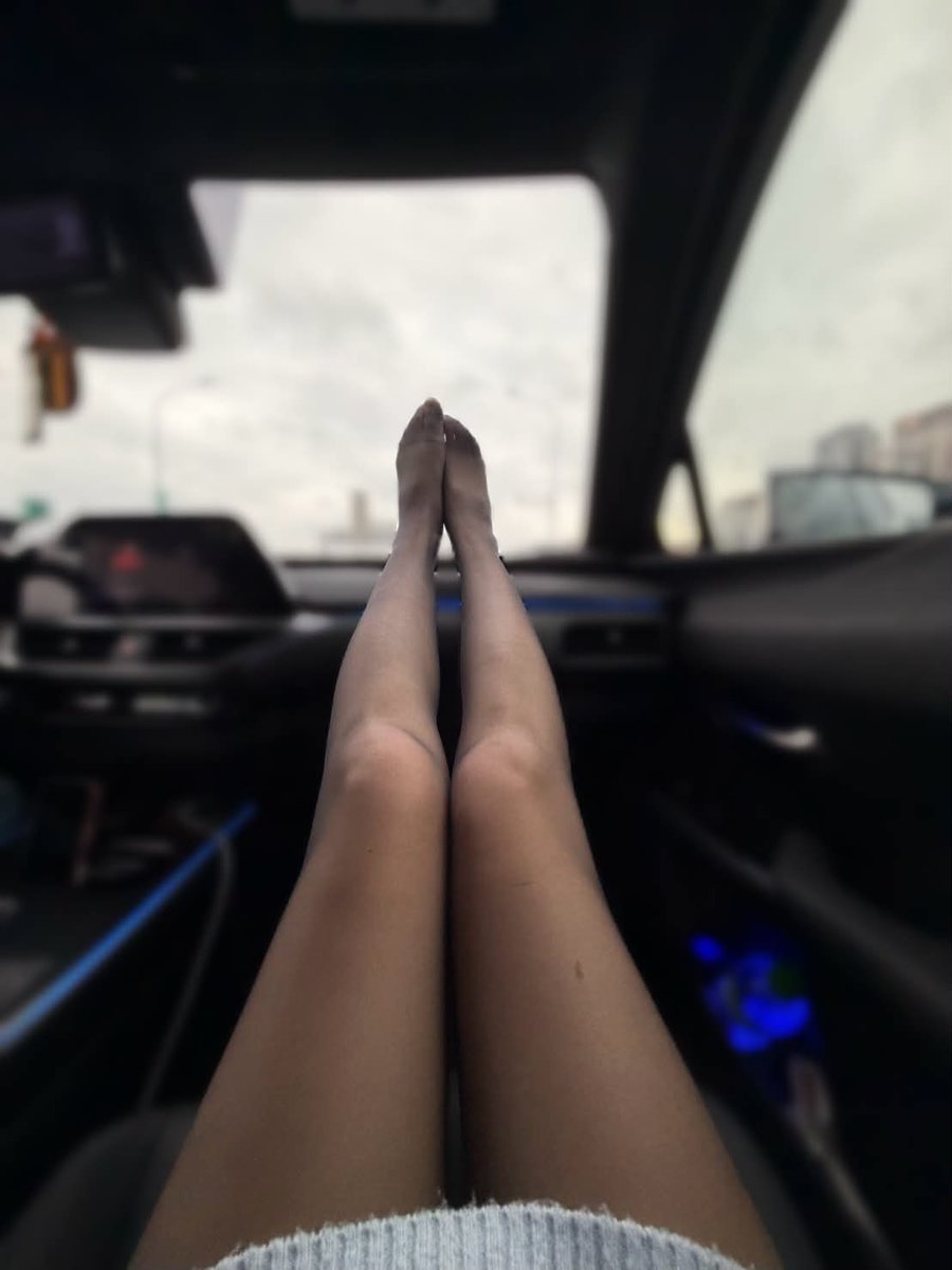 ji____69's tweet photo. 下課囉 放張腿照給你們看
可以私訊我了忘記開陌生訊息抱歉抱歉
#音樂課 #狀況愛 https://t.co/DrmxgckXuv
