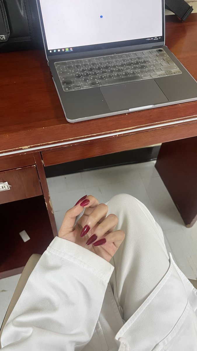 Lolly21_'s tweet photo. طردوني بشكل محترم I appreciate that https://t.co/jknkFM4H8x