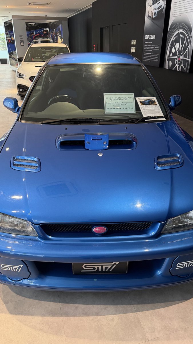 STI_lnc's tweet photo. アシェットさまから刊行中の「週刊Impreza 22B-STi VERSIONをつくる」の組み立てを開始しました。

まずは9号まで組み立て完了です。
実車と並べてみると非常に精巧に作られているのが分かります。

組立中の模型はSTIギャラリーのどこかで展示していますので探してみて下さい。 https://t.co/LedPCypEce