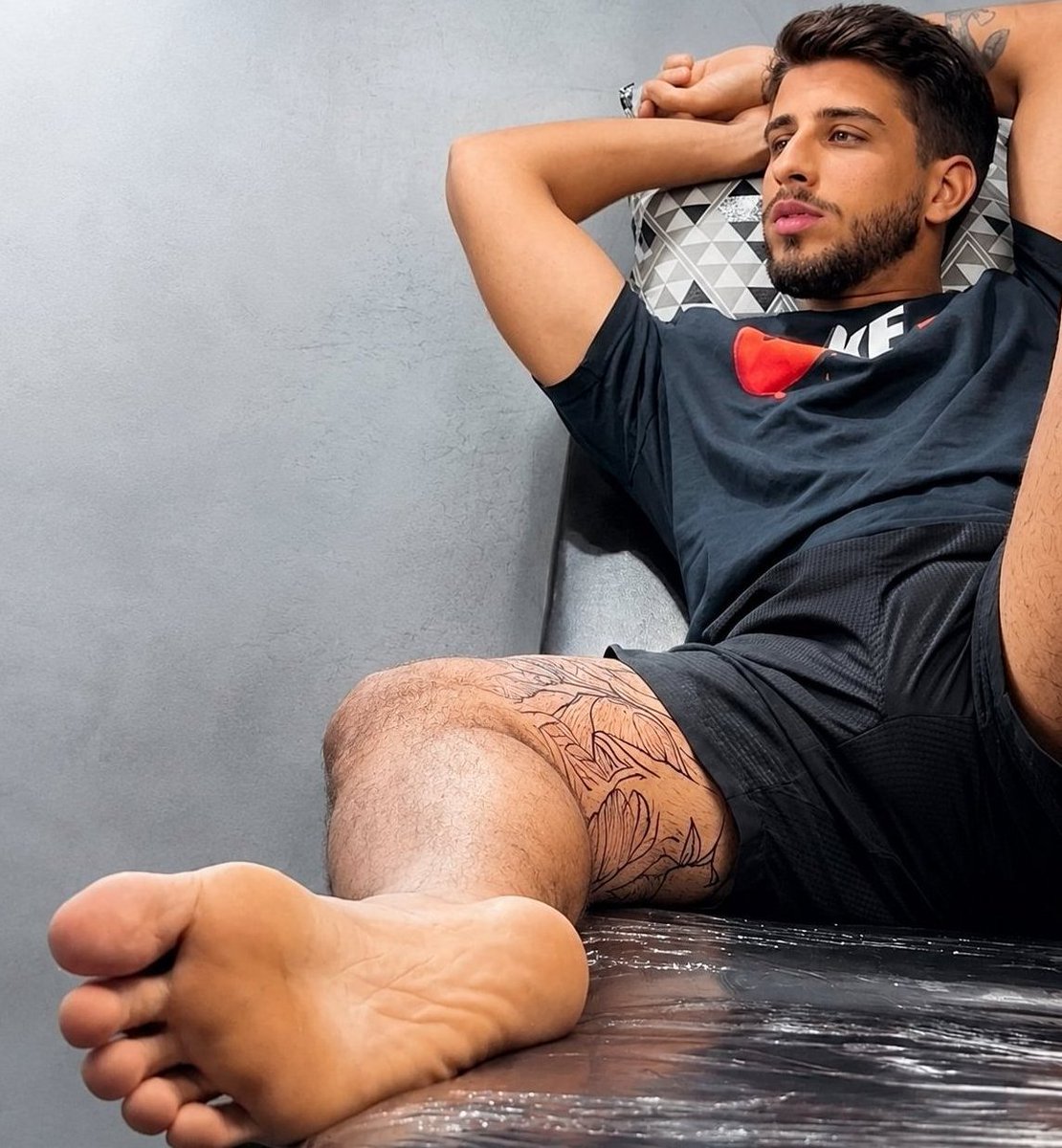 _XMENS_'s tweet photo. daria tudo pra ter uma chancezinha com esse homem https://t.co/YUgwxk3mXL