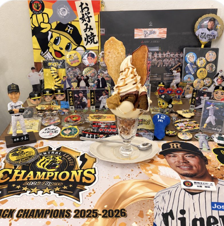 oldkai31's tweet photo. 阪神ファンのカフェタイム☕️

お気に入りの佐藤輝明選手の連覇タオルとパフェ🍨🐯

#阪神タイガース https://t.co/2bVRUpXoDR