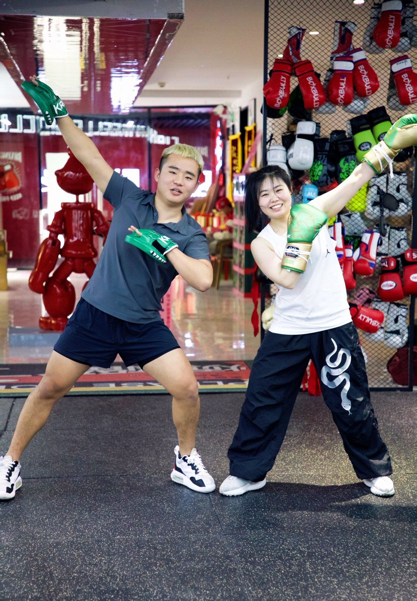 FlipBeaverqsj3's tweet photo. Before the training, Lang and Lin prepare to start the new challenge! https://t.co/ECDeid6qa8