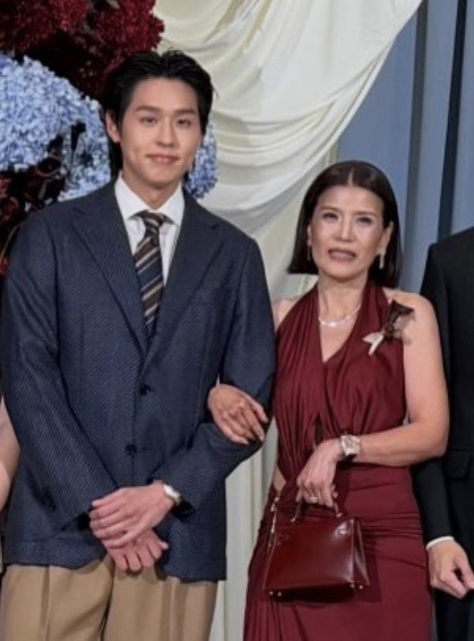 mycutiesbp's tweet photo. พี่สาวอวยพรพีพี : คนต่อไป(ที่จะได้แต่งงาน)นะจ้ะ
แม่พีพี :

ครือ อันนี้เฉลยลูกเขยมั้ย ㅠㅠㅠㅠㅠㅠㅠㅠㅠㅠ https://t.co/wistNH0nLW
