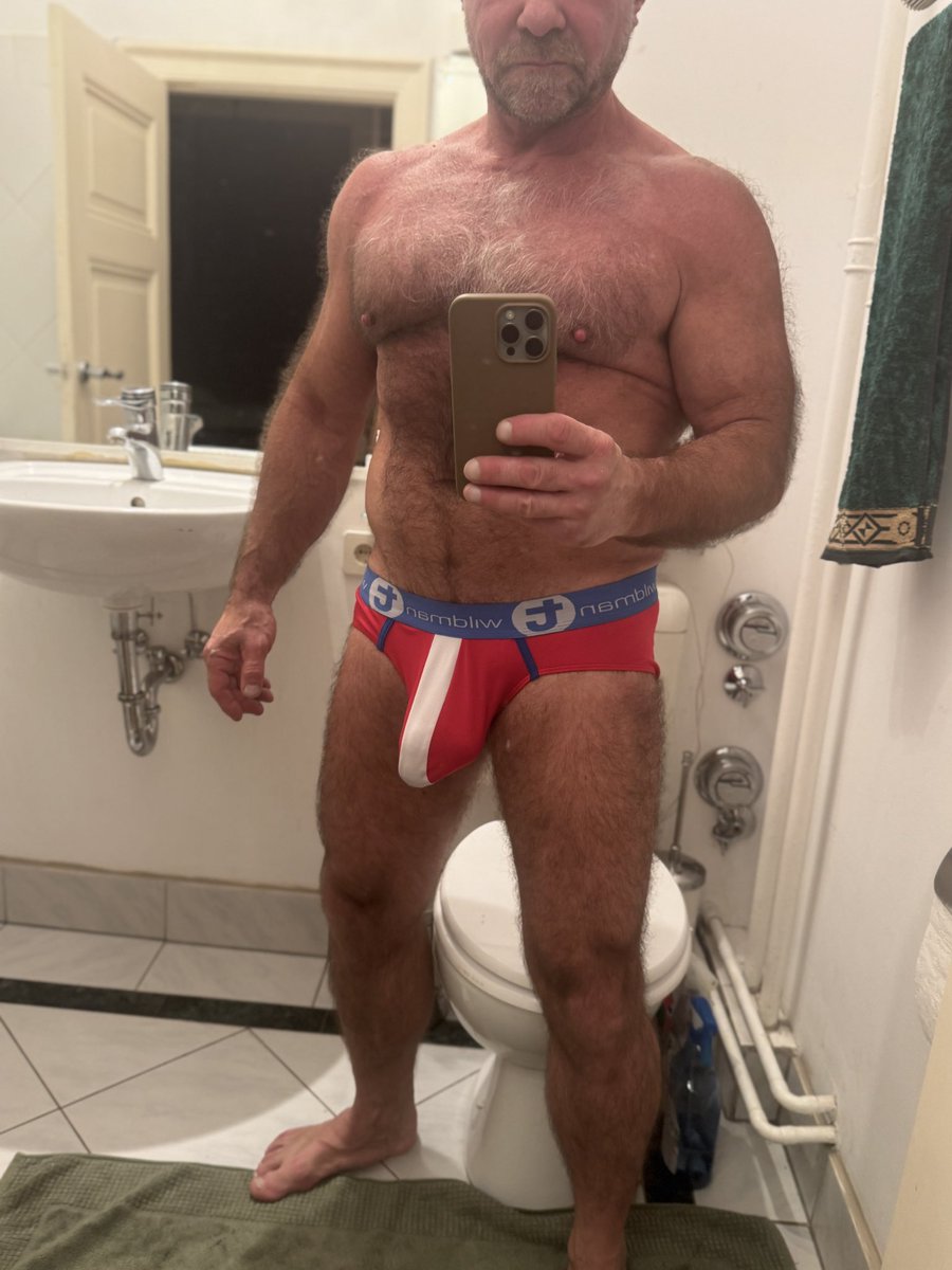FFNakautt's tweet photo. When I wear underwear like this, it looks like I’ve got someone else’s package in there along with my own. https://t.co/ak1eSmstZg