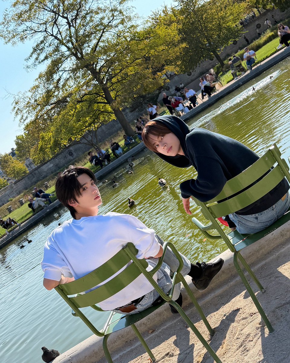 dohoonbliss's tweet photo. 261005 #TWS instagram post #DOHOON &amp; #SHINYU 📸 (1/2)

🌳🥖 

#투어스 #도훈 #신유
#TWSXCELINE #CelineEte2027 https://t.co/L8phctiVee