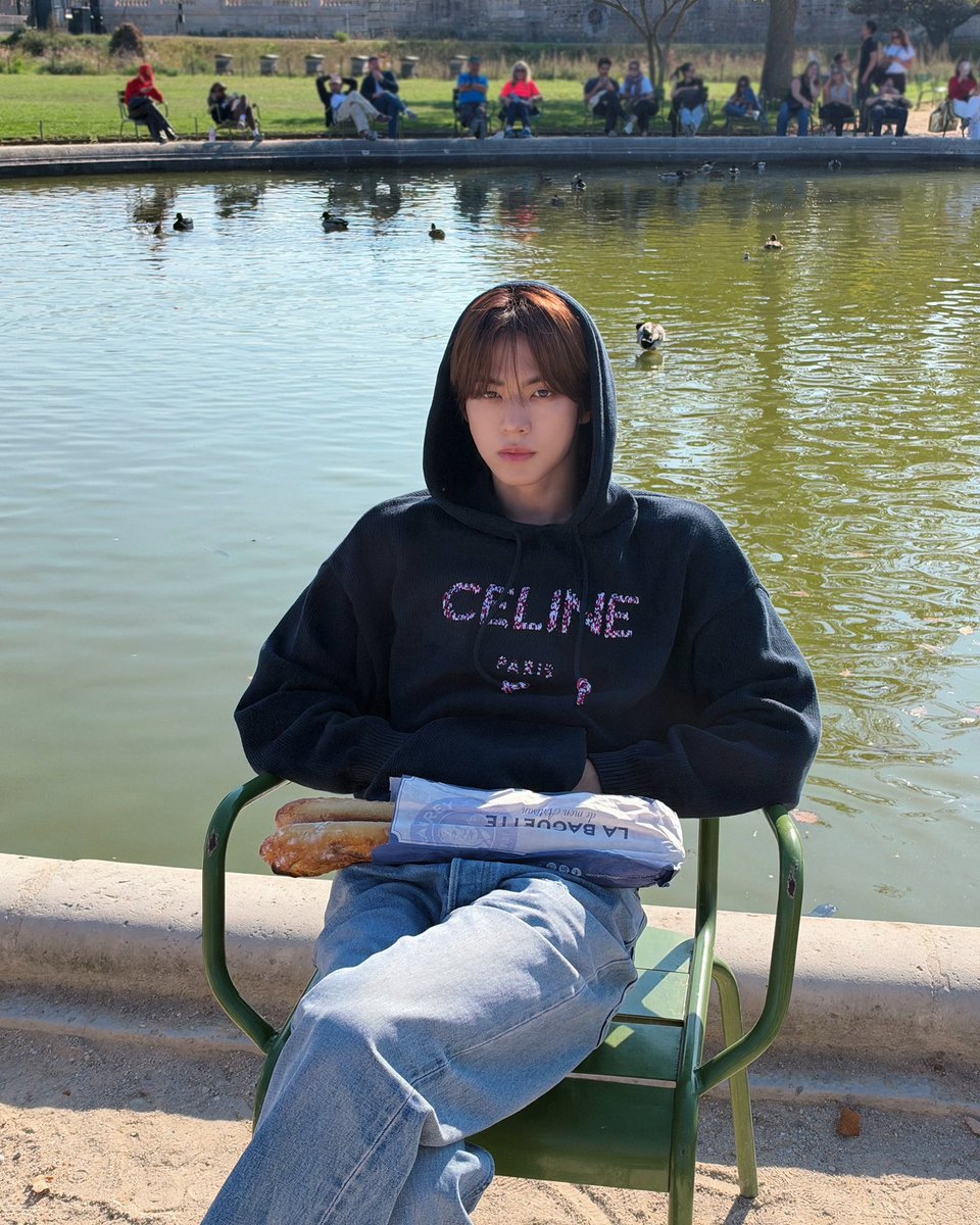 dohoonbliss's tweet photo. 261005 #TWS instagram post #DOHOON &amp; #SHINYU 📸 (1/2)

🌳🥖 

#투어스 #도훈 #신유
#TWSXCELINE #CelineEte2027 https://t.co/L8phctiVee