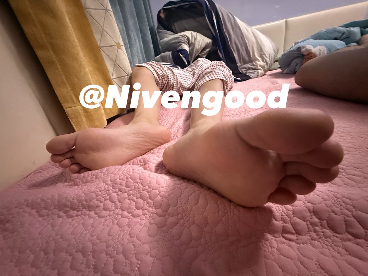Nivengood's tweet photo. 无脑傻逼贱狗赶紧来给你初中野爹祖宗舔脚底板
#弟弟 #脚丫 #小孩爹 https://t.co/qUGW5dzidC