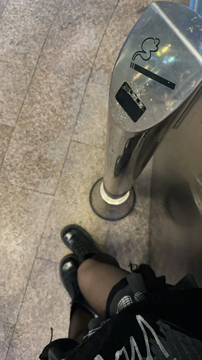 tanjinrun's tweet photo. 真空出门，感觉小屌一直在被摩擦呢，不知道有没有被人看见
#男娘 #伪娘 #露出 https://t.co/SRgwxjofYS