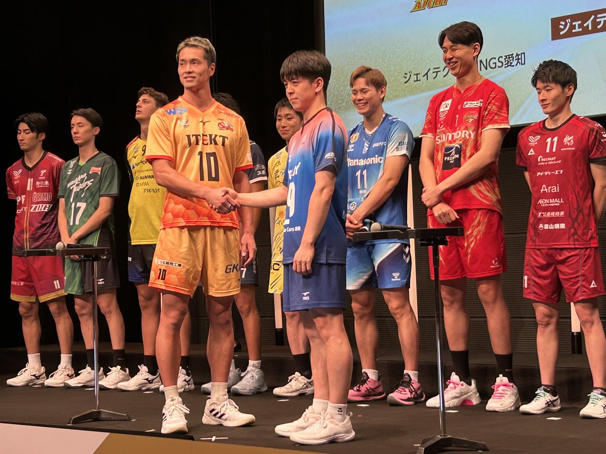 JTEKTSTINGS's tweet photo. ／
2026-27 大同生命SV.LEAGUE
オープニングカンファレンス
＼

ご視聴いただいた皆さま、
ありがとうございました‼️😆

#藤中謙也 選手🎤
「素晴らしい試合をお見せすると共に
チーム、そしてファンの皆さまと一緒に
優勝を目指して戦い抜きます💪🔥」

2026-27シーズンも、共に熱く盛り上がりましょう🔥🔥
 
オープニングカンファレンスの様子は
J SPORTSオンデマンドでアーカイブ配信✨
https://t.co/bbs498nFD6

#ジェイテクトSTINGS愛知
#大同生命SVリーグ